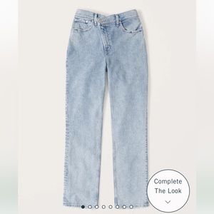 NWT Abercrombie- Curve Love Ultra High Rise 90s Straight Jean size 2R